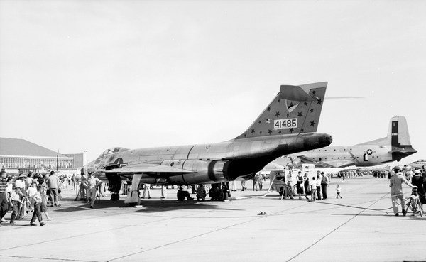  McDonnell TF-101A-35-MC Voodoo 54-1485
