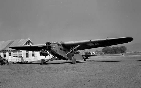 Johnson Flying Service Ford 5-AT-C Tri-motor N8419