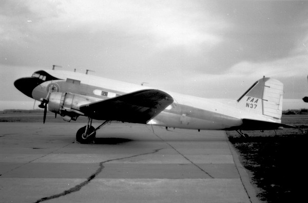 FAA Douglas DC-3/C-47B  N37
