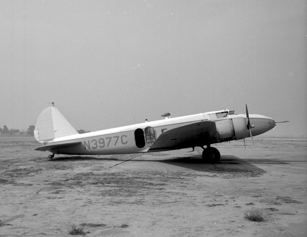  Boeing 247D  N3977C