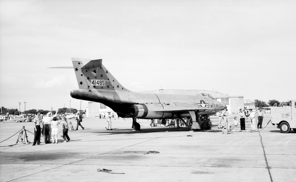  McDonnell TF-101A-35-MC Voodoo 54-1485