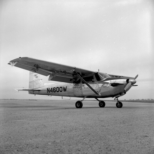  Cessna 182  N4600W