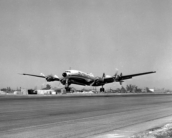 TWA Lockheed L-1649A  N7301C