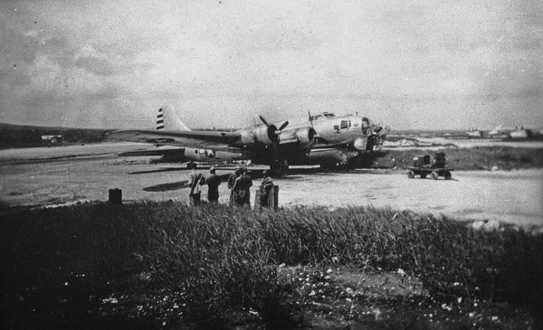  Boeing SB-17G-80 Flying Fortress 43-38272