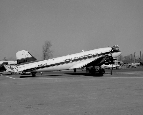 Interstate Airmotive Douglas DC-3-313B/C-49E  N25695