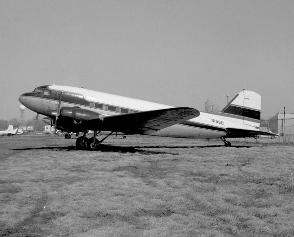  Douglas DC-3-217A/C-49E  N139D