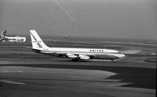 United Air Lines (UAL) Boeing 720  N7204U