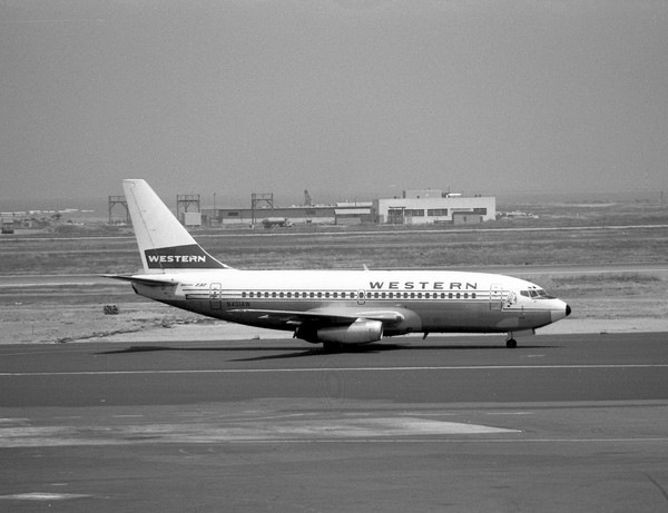 Western Boeing 737  N4514W