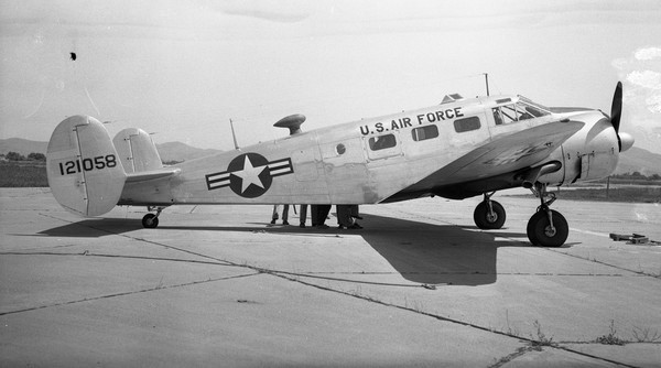  Beechcraft AT-7 Navigator 41-21058