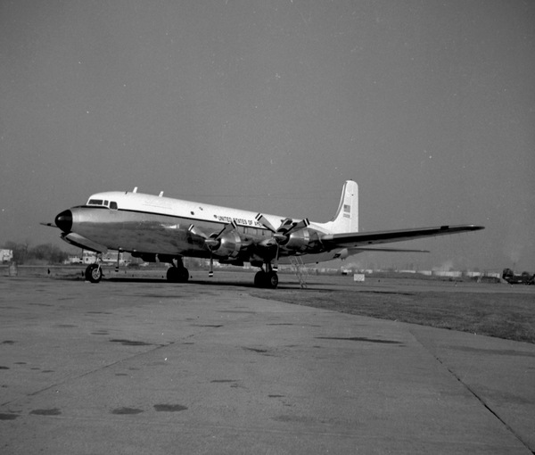  Douglas C-118  
