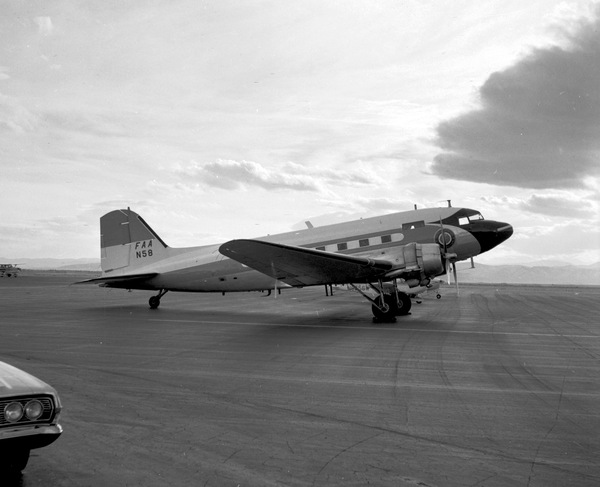 FAA Douglas DC-3/R4D-5Z  N58