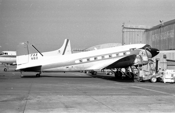 FAA Douglas DC-3/VC-47J  N62