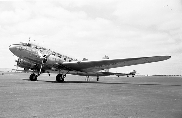 MacRobertson-Miller A/L Douglas DC-3  VH-MML