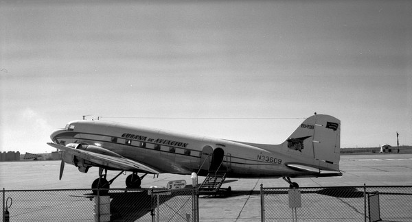  Douglas DC-3A-228F  N33609