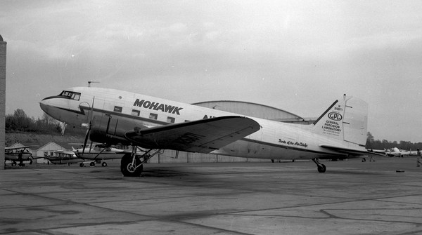 Mohawk Douglas DC-3-277B  N25671