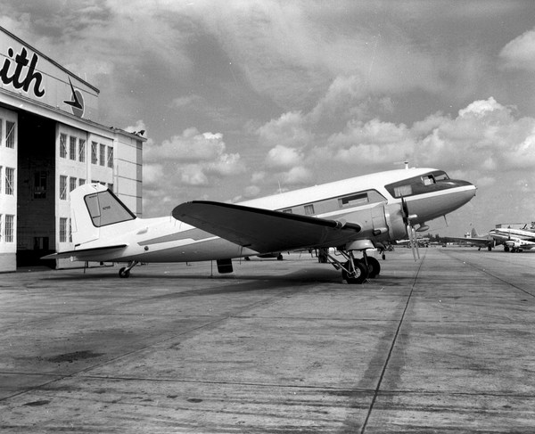 Jack Adams A/c Sales Douglas DC-3-209A  N711S