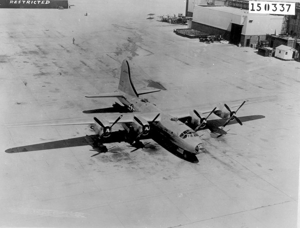  Consolidated B-32 Dominator 
