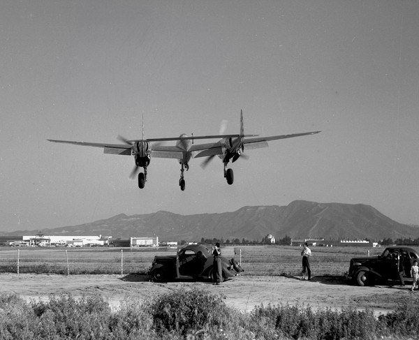  Lockheed P-38  Lightning 
