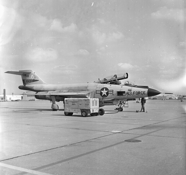  McDonnell F-101B  Voodoo 90430