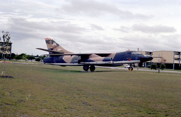  Douglas RB-66  Destroyer AF 390 JN