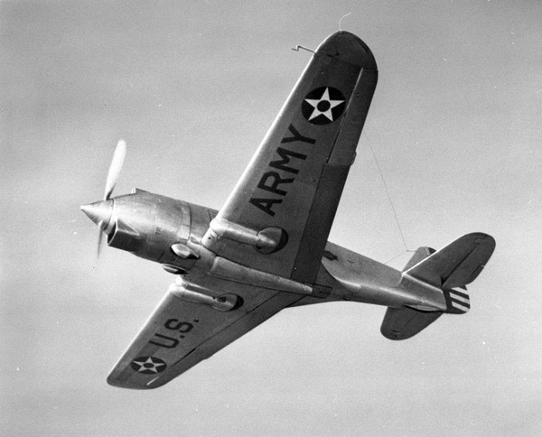  Curtiss P-40  Warhawk 