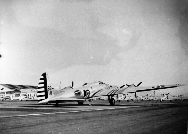  Boeing Y1B-17 Flying Fortress 