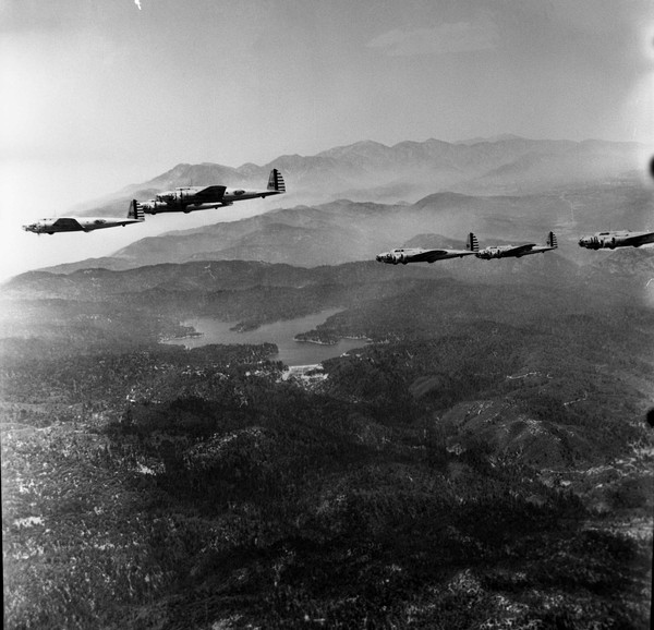  Boeing Y1B-17 Flying Fortress 