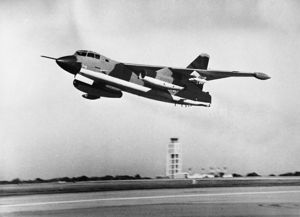  Douglas B-66 Destroyer 