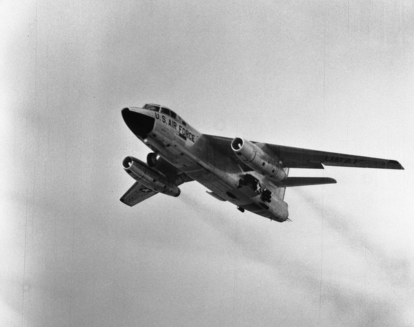  Douglas B-66 Destroyer 