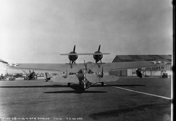  Douglas Y1C-21 Dolphin 32-285