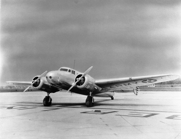  Lockheed C-40 Electra Jr 