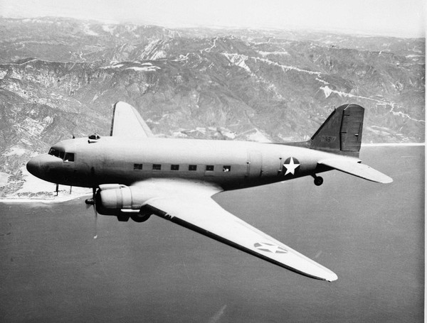  Douglas C-47 Skytrain 