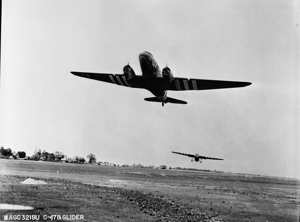  Douglas C-47 Skytrain 