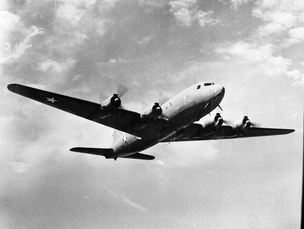  Douglas C-54 Skymaster 