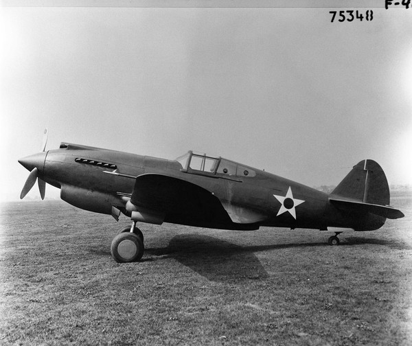  Curtiss P-40 Warhawk 