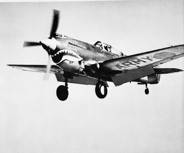  Curtiss P-40 Warhawk 