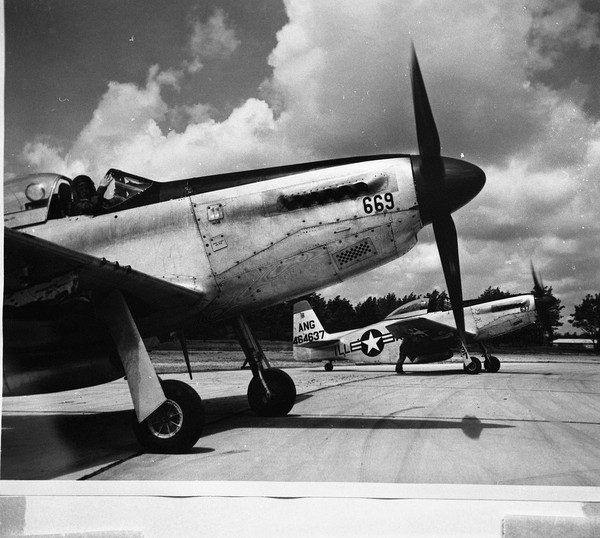  North American P-51H Mustang 44-64669, 44-64637