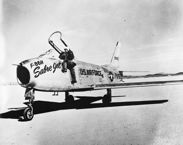  North American F-86H Sabre 52-1975