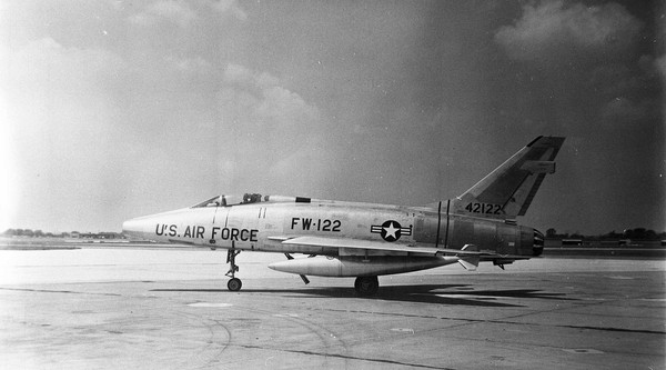  North American F-100D Super Sabre 54-2122