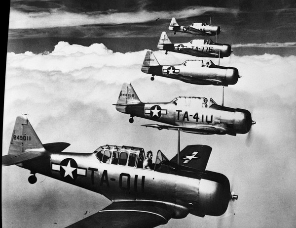  North American AT-6C Texan 42-49011, 42-44410, 42-49002, 41-32776, 42-4195