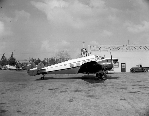 Norman Larsen Beechcraft E18 Twin Beech N38M