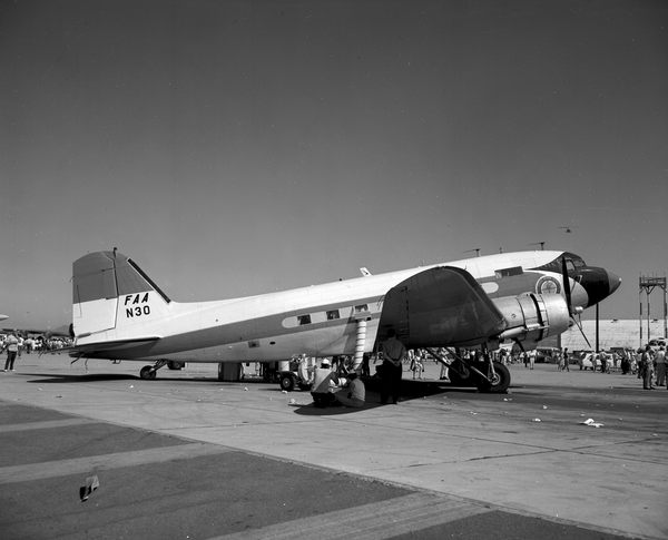 FAA Douglas DC-3/R4D-7  N30