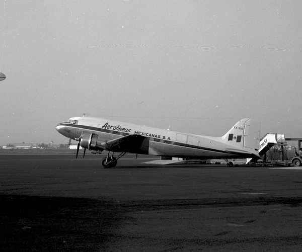 Aerolineas Mexicana Douglas DC-3  XA-GUX