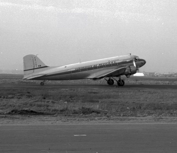 Aeronaves de Mexico Douglas DC-3C-49E  XA-GUQ