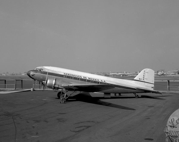 Aeronaves de Mexico Douglas DC-3A-197D  XA-JUT