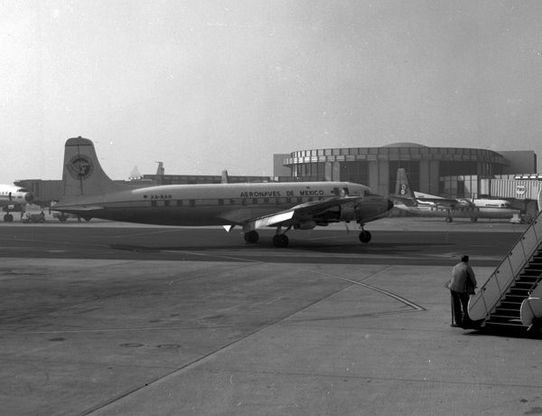 Aeronaves de Mexico Douglas DC-6  XA-NAH