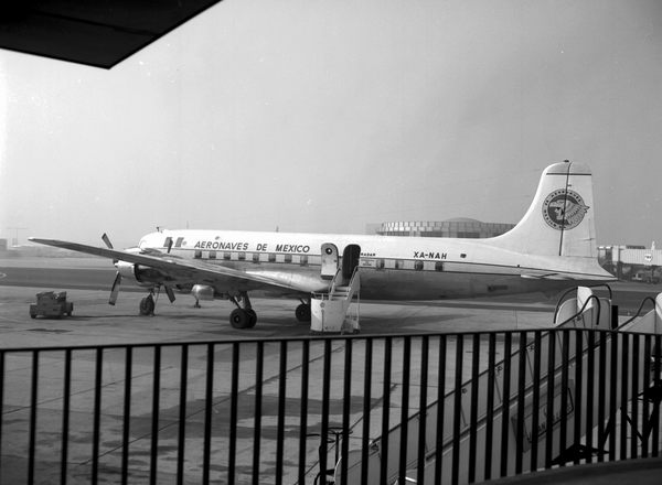Aeronaves de Mexico Douglas DC-6  XA-NAH