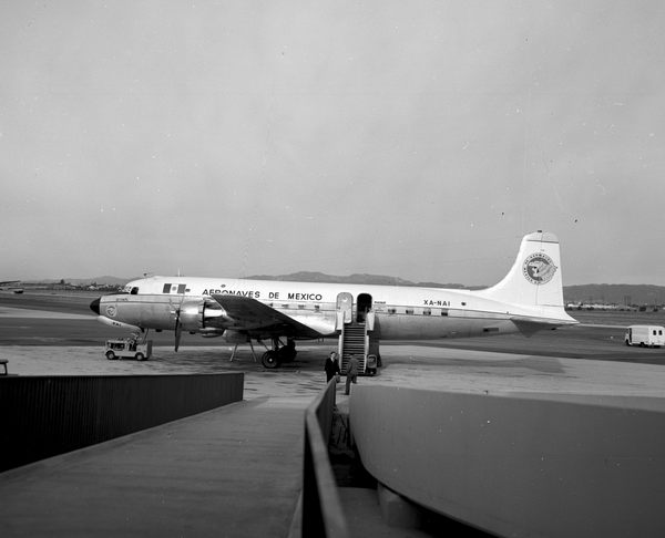 Aeronaves de Mexico Douglas DC-6  XA-NAI