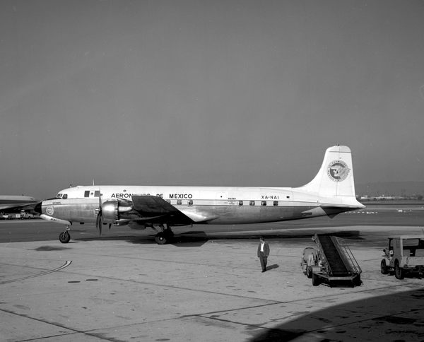 Aeronaves de Mexico Douglas DC-6  XA-NAI