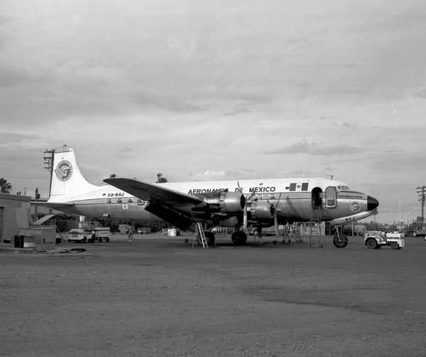 Aeronaves de Mexico Douglas DC-6  XA-NAJ